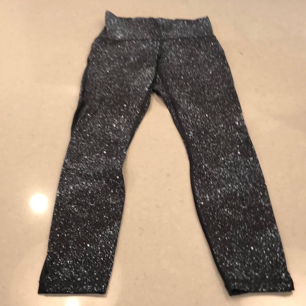LuLulemon size 6 cropped pants